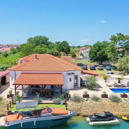 Nyaraló 4 Bedroom Cozy In *