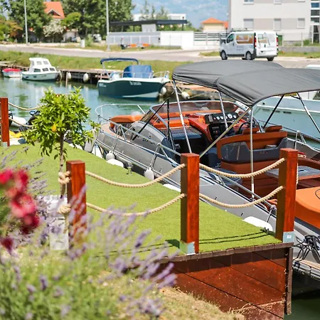 Pet Friendly In Hébergement de vacances Nin