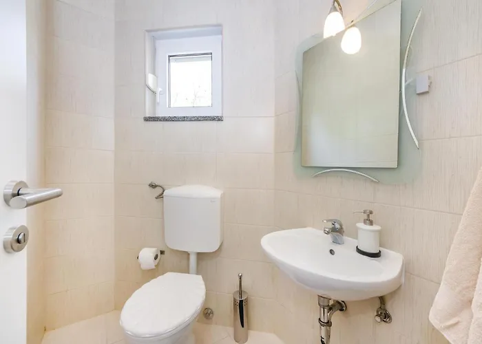 4 Bedroom Cozy In Nyaraló *