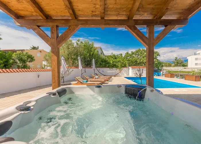 4 Bedroom Cozy In Nyaraló *