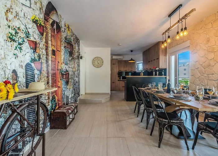 4 Bedroom Cozy In Nyaraló Nin