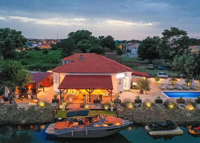 4 Bedroom Cozy In Tatil Evi