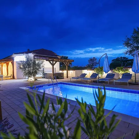 Beautiful In With House Sea View